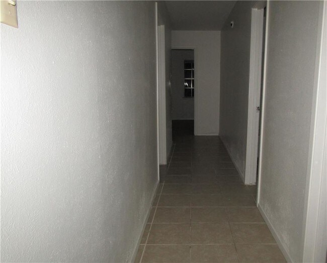 Building Photo - 1708 Frances Dr