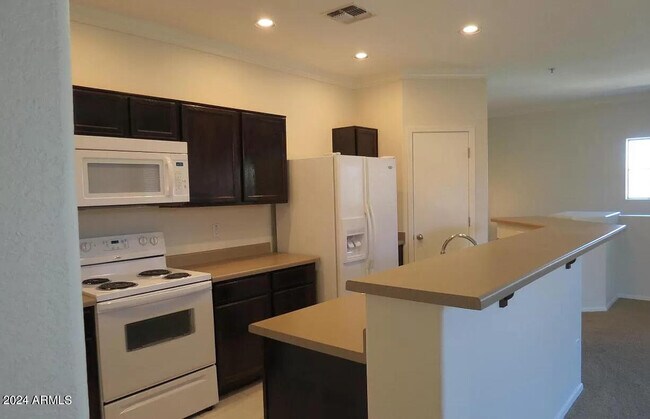 Building Photo - 7512 S 31st Pl