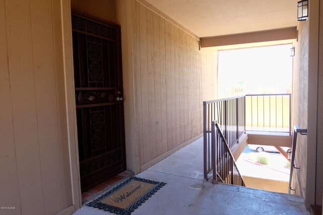Building Photo - 1810 E Blacklidge Dr