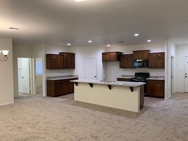 Foto del edificio - NEWER 4 BEDROOM HOME IN PARK WEST!