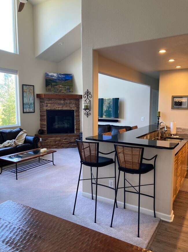Building Photo - WINTER OR ANNUAL LEASE- 3/3 with loft, In ...