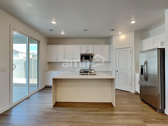 Foto del edificio - 18480 W Cottontail Ln