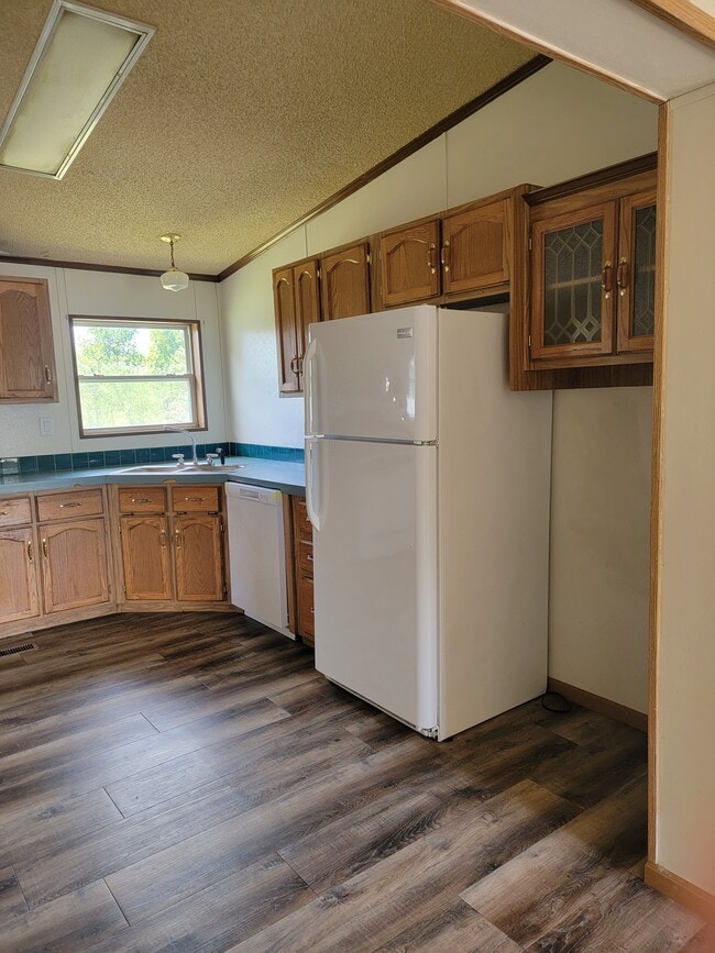 Kitchen - 235 16th Ave NW