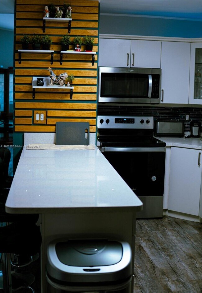 Foto del edificio - 2884 W 75th St