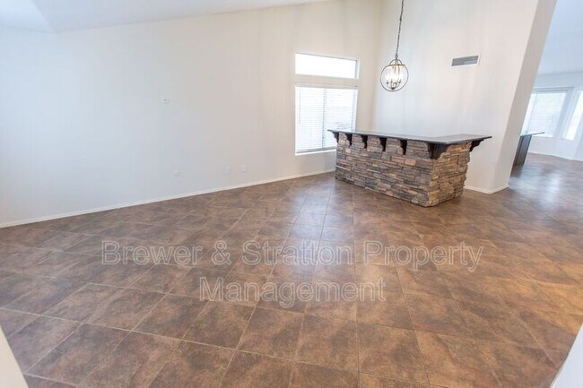 Building Photo - 6004 E Sierra Blanca St