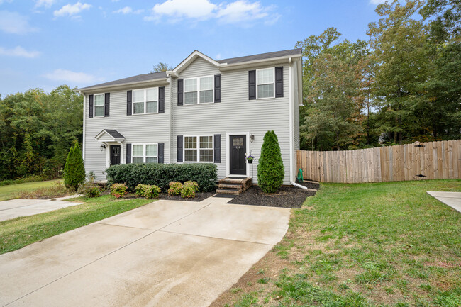 Building Photo - 124 Village Ct