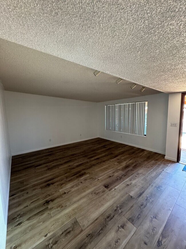 Foto del edificio - Charming 3 bedroom 2.bath with yard