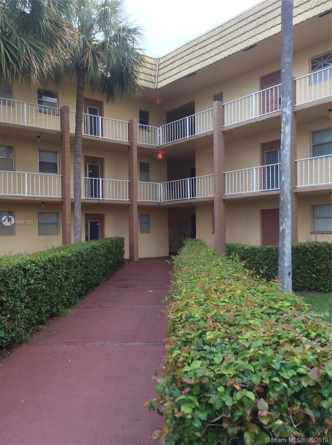 8510 Sunrise Lakes Blvd Unit 305, Sunrise, FL 33322 Condo for Rent in
