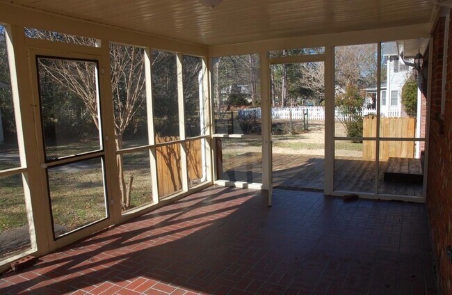 Building Photo - 104 Dorchester Ln