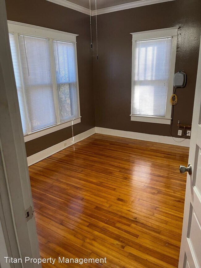 Building Photo - 2 br, 1 bath House - 201 E North St.