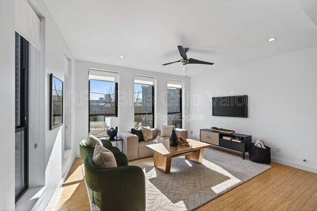 Building Photo - 432 Liberty Hl