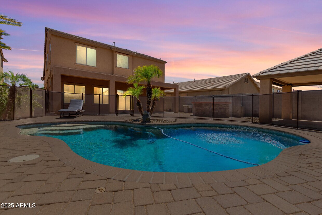Foto principal - 18134 W Mission Ln
