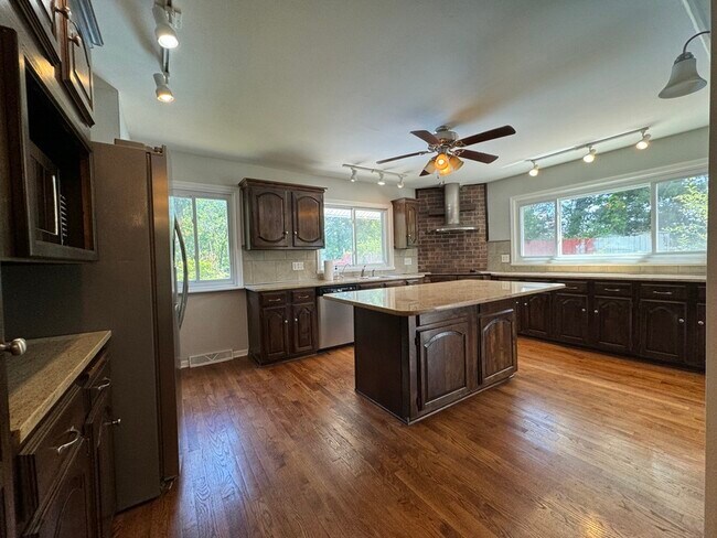 Foto del edificio - 1481 Hampton Ct