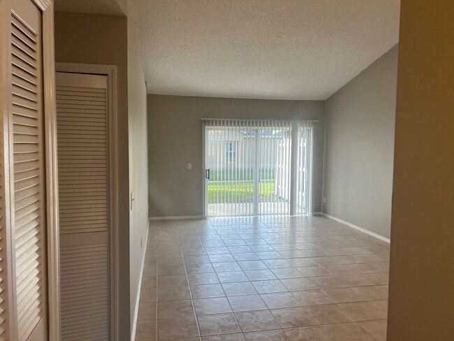 Building Photo - 2/2 Villa at Osceola Parkway! Available Now!