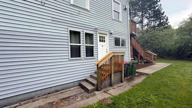 Building Photo - 48 SE Anchor Ave