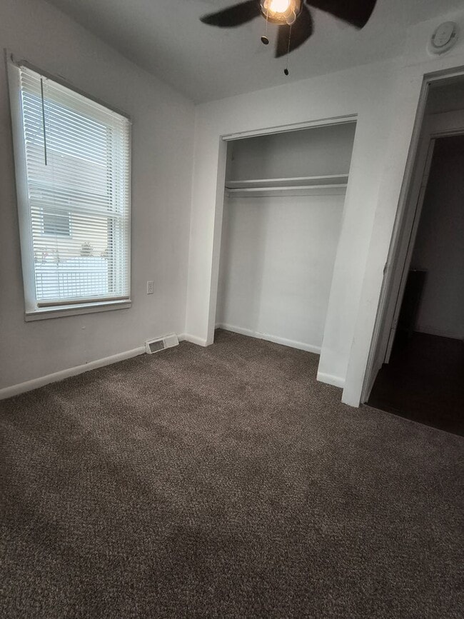 Building Photo - Spacious 3 Bedroom Home in Council Bluffs – Fully Updated!