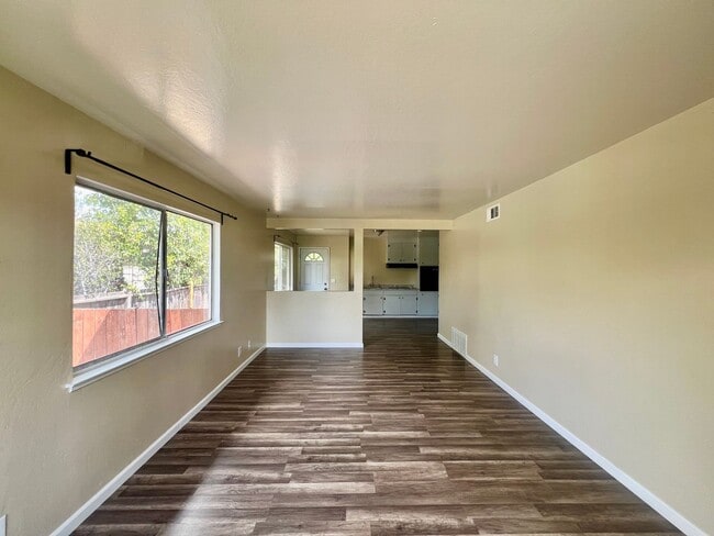 Building Photo - 2541-2543 Monticello Way