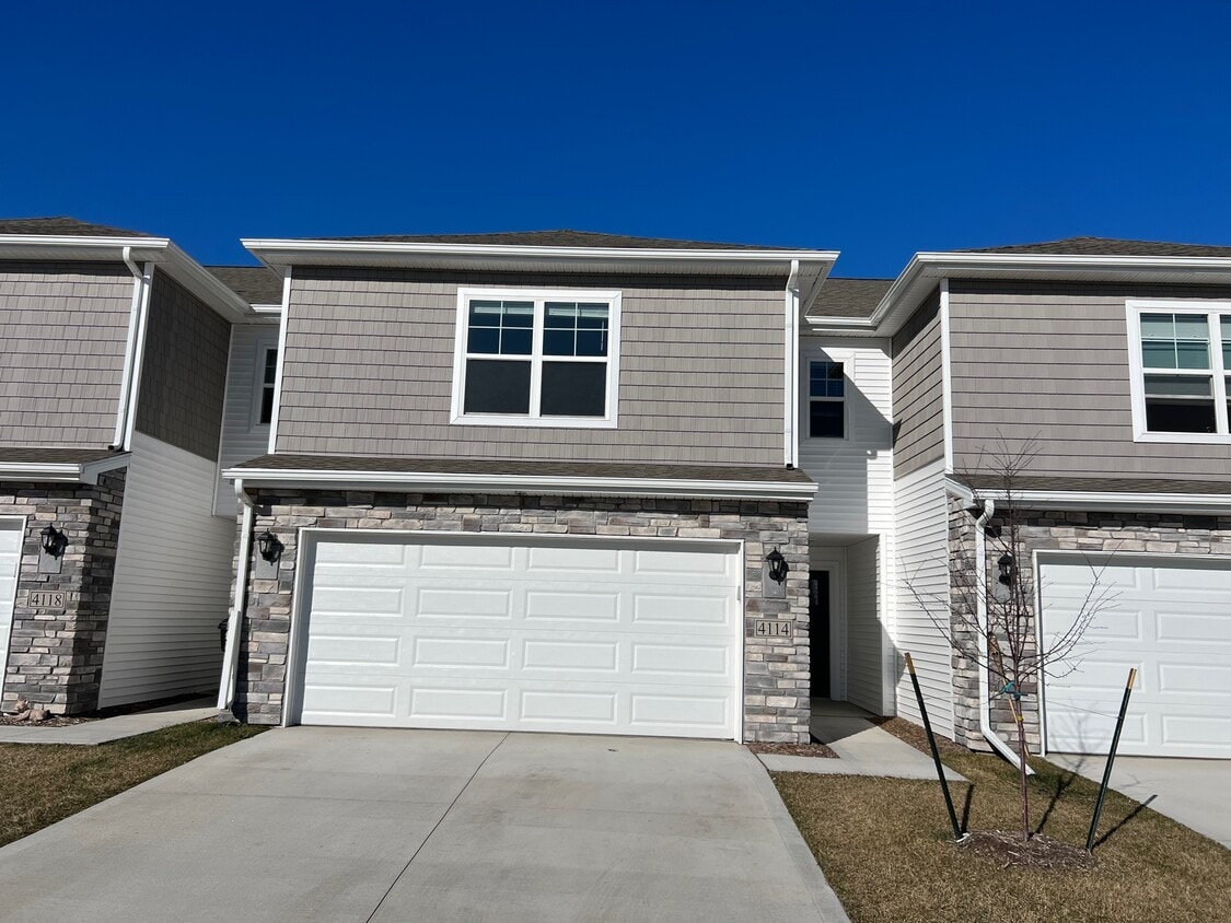 4114 Glenview St, Waukee, IA 50263 Townhome Rentals in Waukee IA
