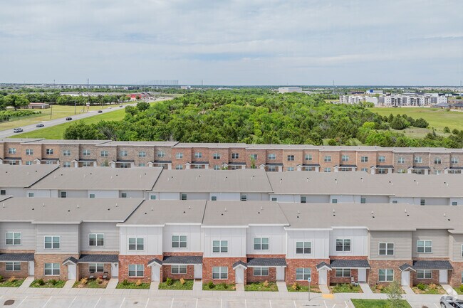 Foto aérea - North Point Townhomes