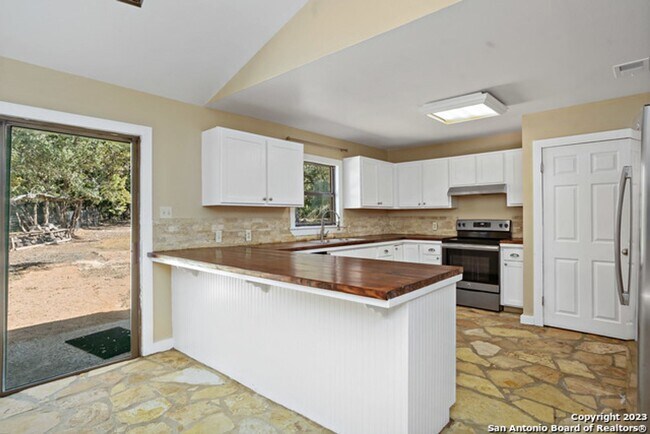 Building Photo - 3 br, 2 bath House - 28049 Smithson Valley...