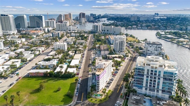 Foto del edificio - 720 Bayshore Dr