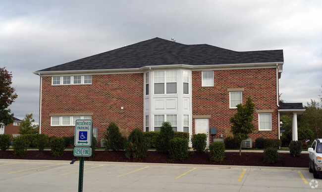 Building Photo - Lincolnshire Court