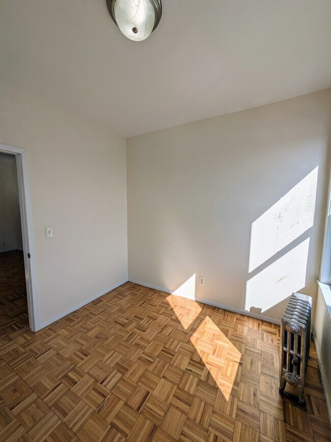 Building Photo - 542 E 79th St