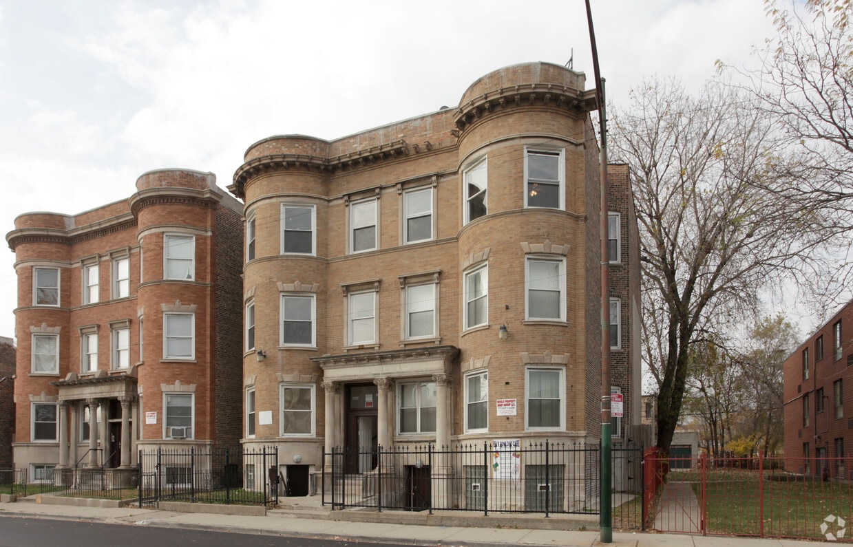 3652-3654 S Indiana Ave - 3656-3658 S Indiana Ave