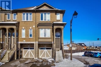 Building Photo - 82 Bloom Cres