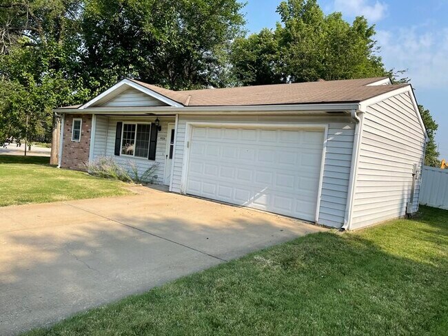 Building Photo - A Ranch type single family home