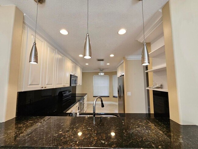 Foto del edificio - 7526 Pinewalk Dr S