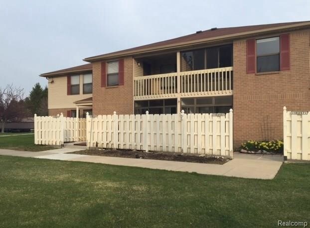 Foto principal - 19255 Surrey Ln