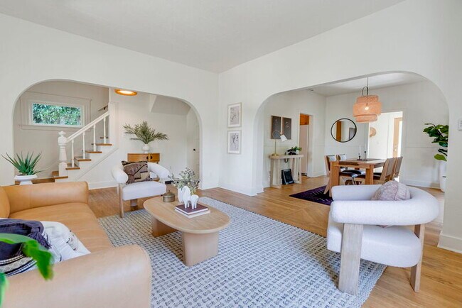 Foto del edificio - 8052 NE Couch St