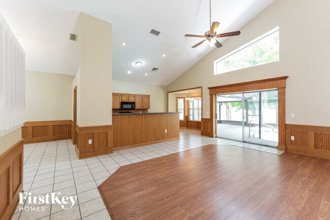 Foto del edificio - 870 Stone Chapel Ct