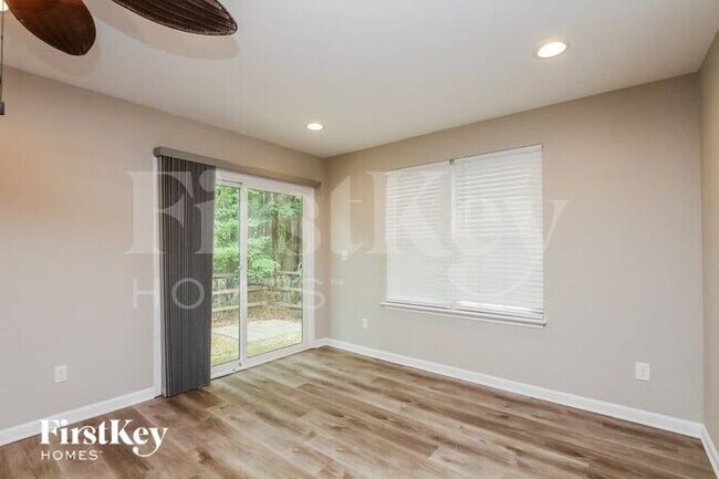 Foto del edificio - 7612 Summerchase Trail