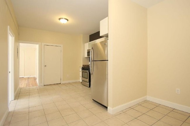 Photo - 114 Everett St House