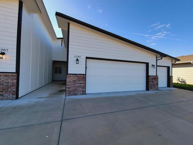 Building Photo - 5289 N Toben Ct