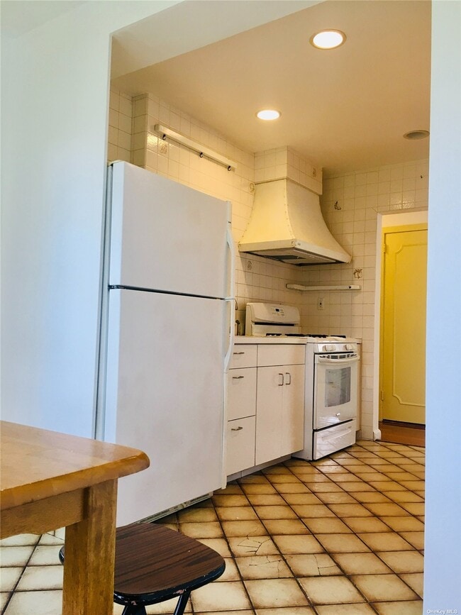 Building Photo - 136 Arlington St