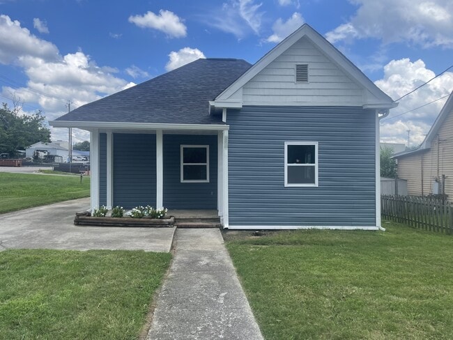 Building Photo - 1616 8th Ave