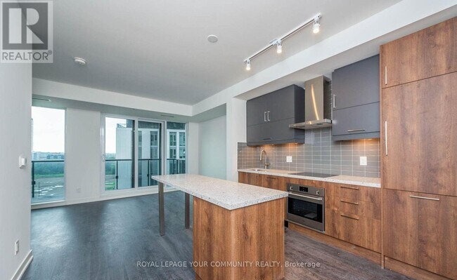 Building Photo - 8119-8119 Birchmount Rd