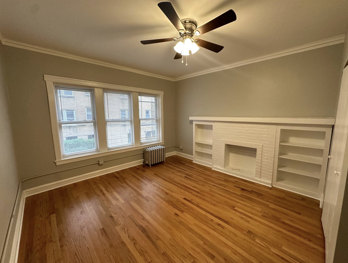 Bedroom/Living Space - 4900 N Saint Louis Ave