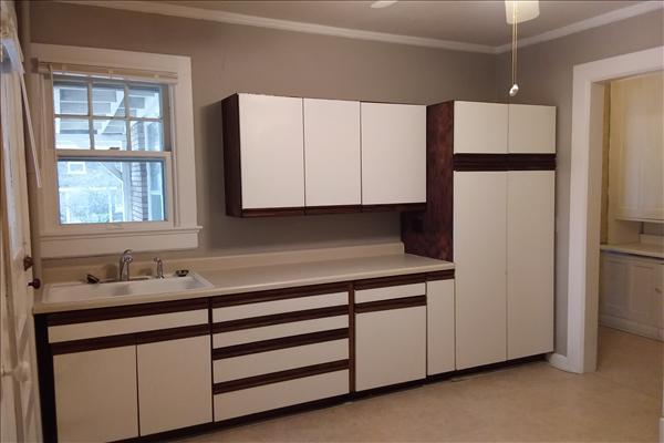 Building Photo - PERFECT! Location, Size, Price. April Free