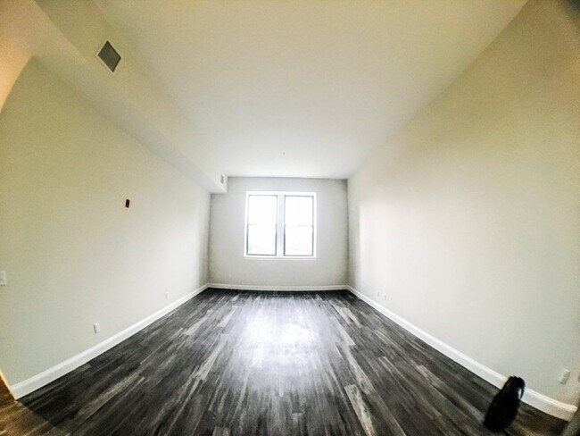 Foto del edificio - 1022 Hancock Street Unit 207