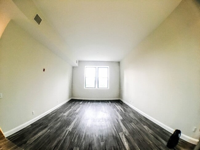 Building Photo - 1022 Hancock Street Unit 207