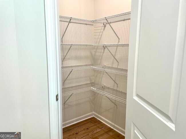 Building Photo - 667 Summerwood Ln