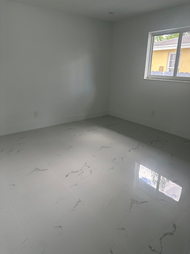 Foto del edificio - 316 N 61st Ave