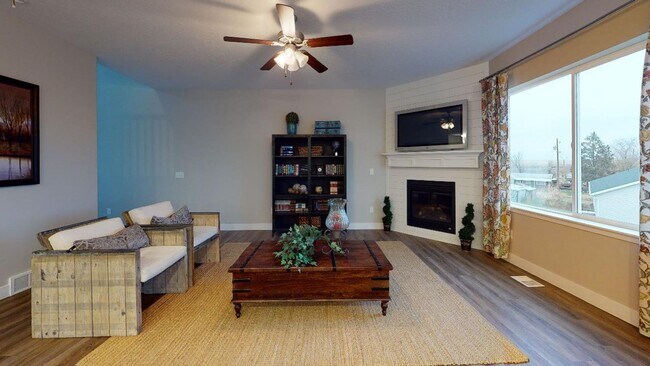 Foto del edificio - Don't Miss This Former Model Home Rental
