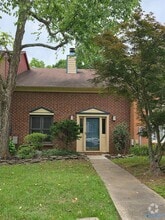 Building Photo - 252 W Lake Cir