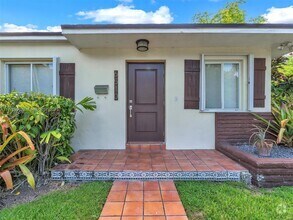 Building Photo - 6510 SW 63rd Ct