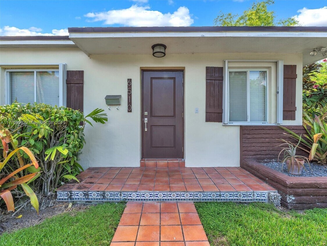 Foto principal - 6510 SW 63rd Ct